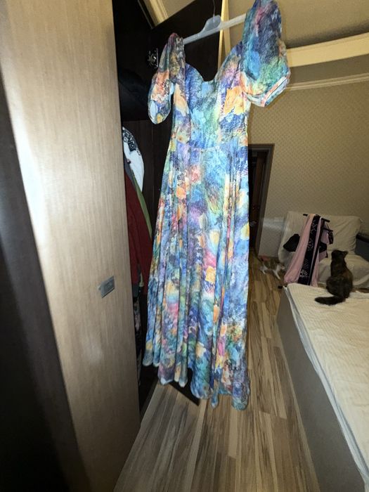 Платья женственные брендвые