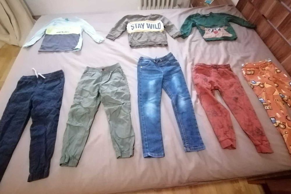 Hăinuțe băiat, mărimea 110 și 116 (bluze și pantaloni)