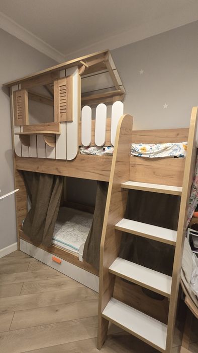 Кровать двухьярусная