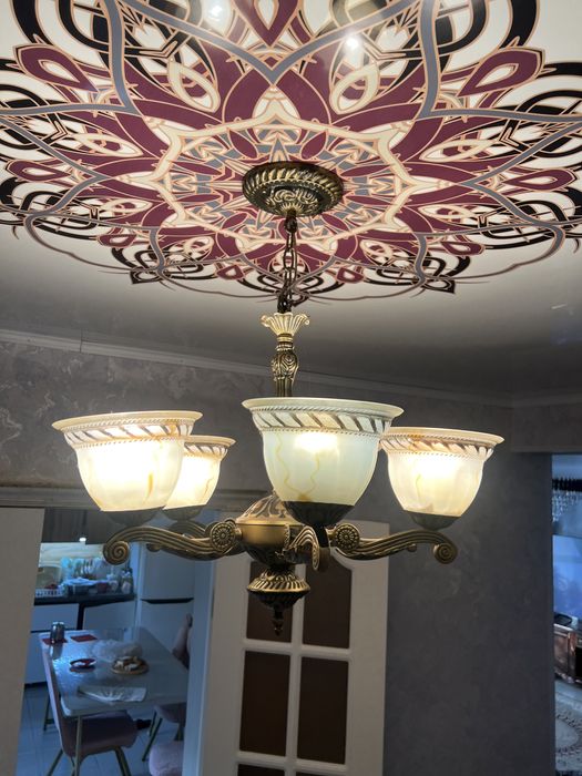 Продам люстру в рабочем состоянии