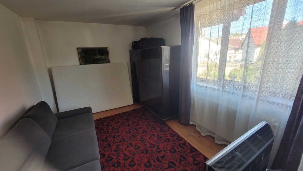 Casa 5 camere, bucatarie, 2 bai, garaj, cartier Vasea - Medias