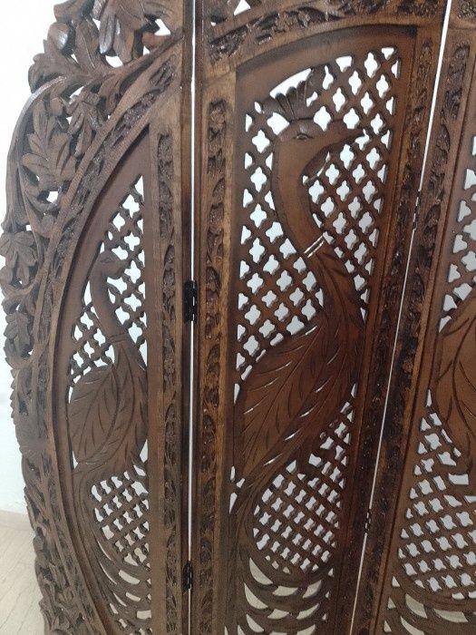 Superb paravan antic din lemn mahon, 4 polițe sculptate integral manua