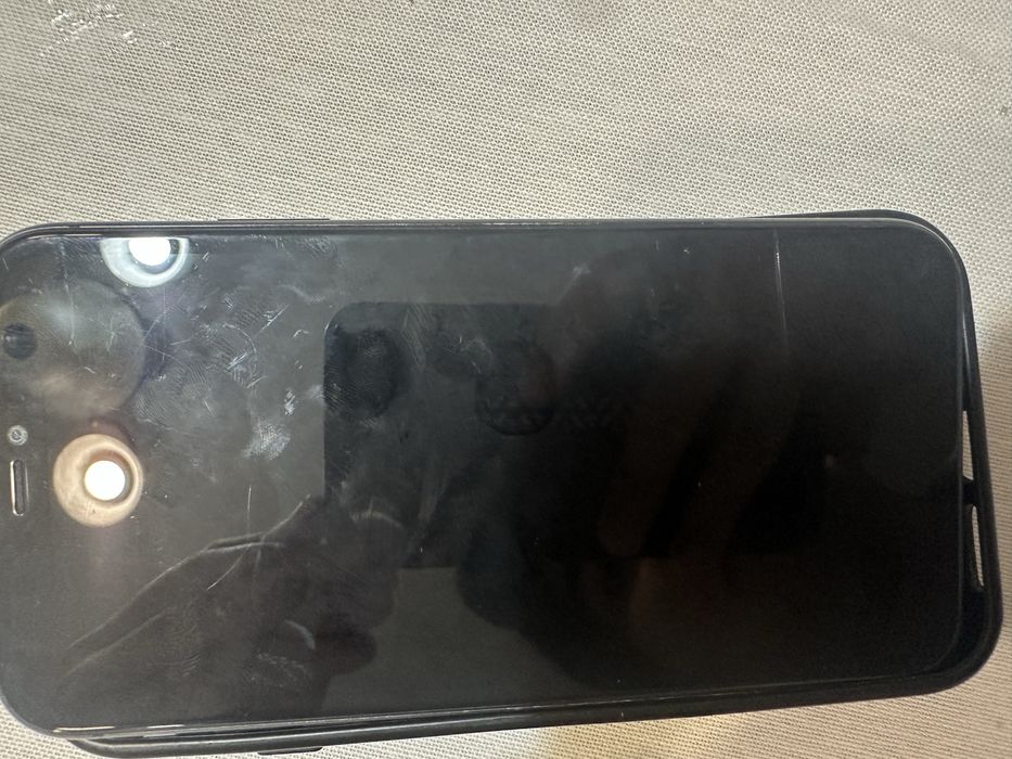 Продам айфон 11.