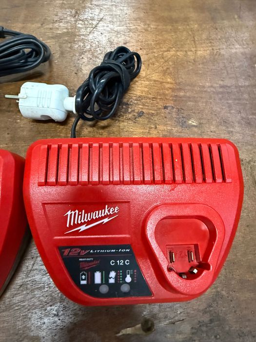 Încărcător MILWAUKEE 12-18v M12-18FC