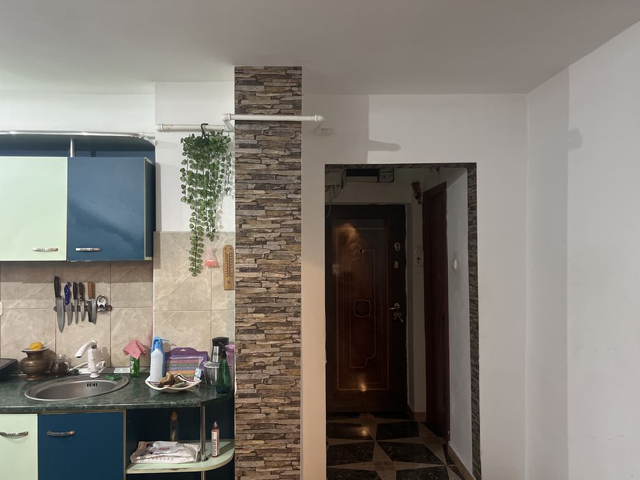 Vând apartament 3camere , decomandat !