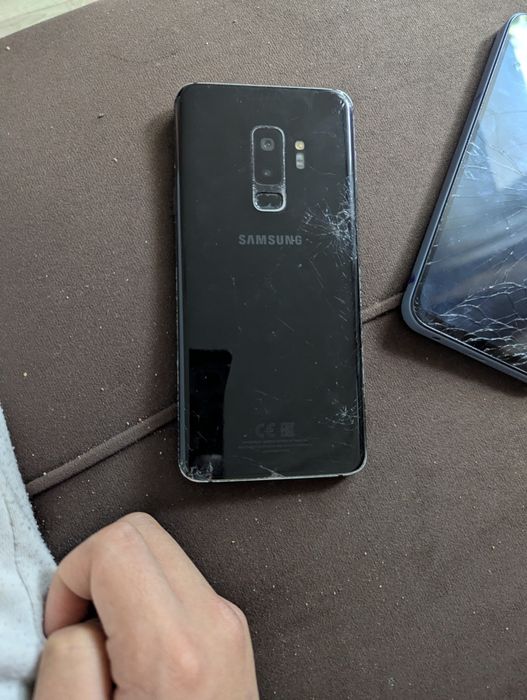 Два телефона Samsung s 9 plus и Samsung a 15