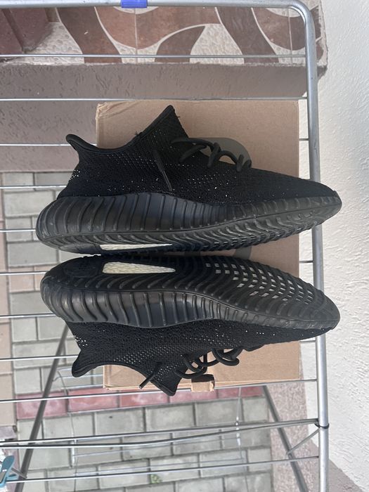 Yeezy 350 v2 oreo black and white