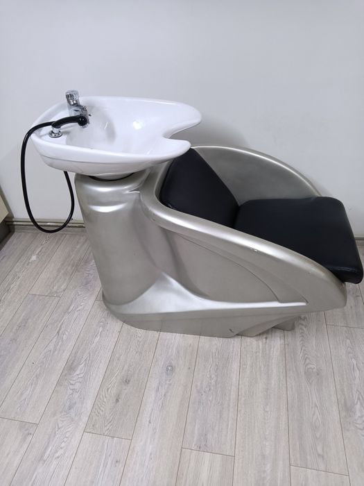 Фризьорска измивна колона