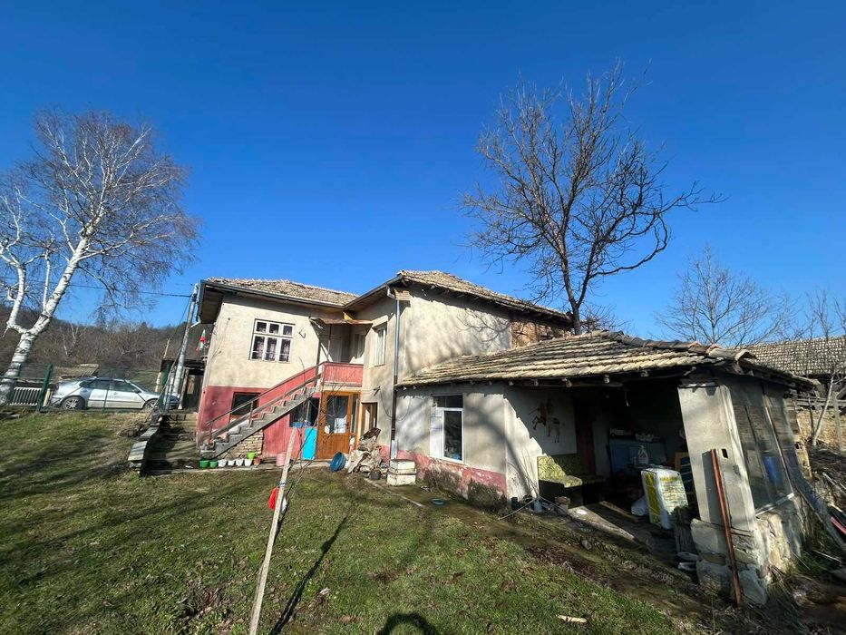 Двуетажна къща, с. Марчино