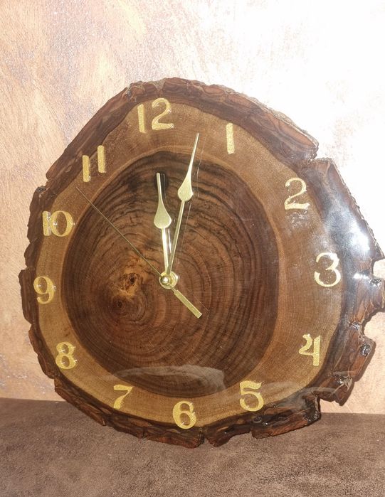 Часовници и дъски  от орех и смола