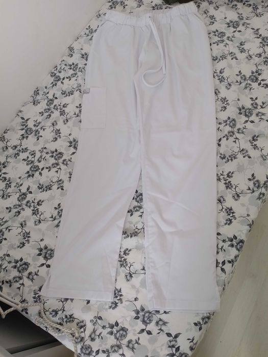 Costum medicaL de dama , firma IBA ,  alb , mărimea L, nou