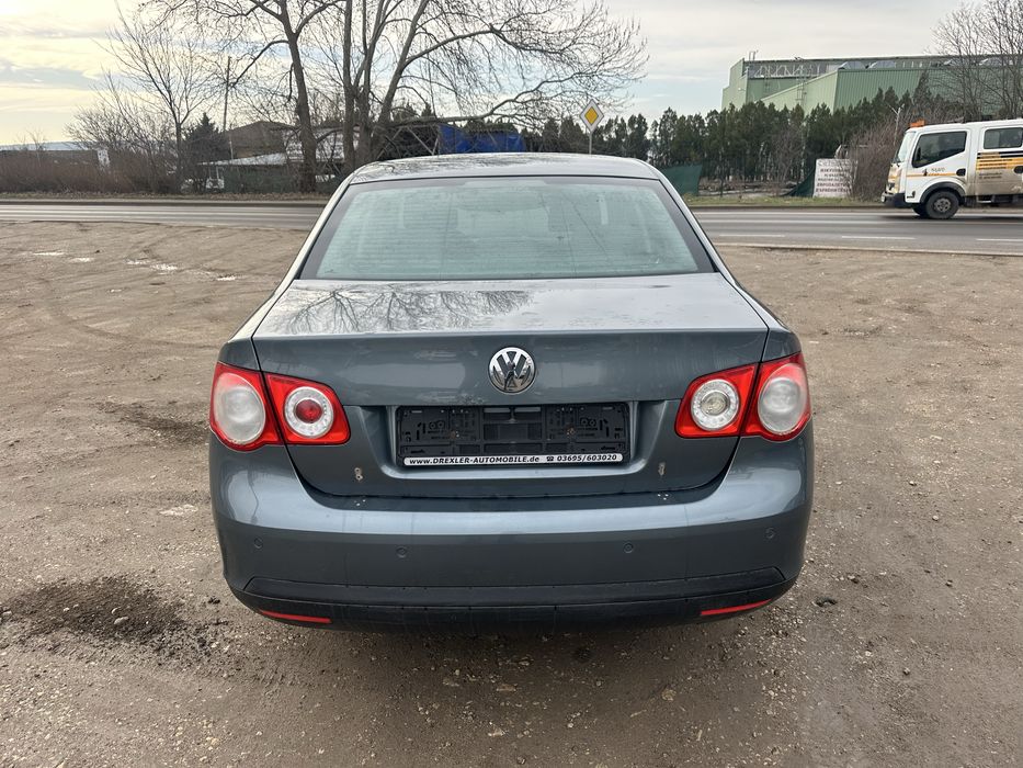 VW Jetta 1.6fsi - НА ЧАСТИ