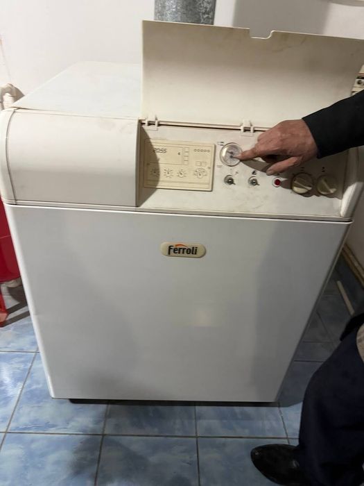 Продается котел Ferroli и котел для воды, 200 литров импортный.