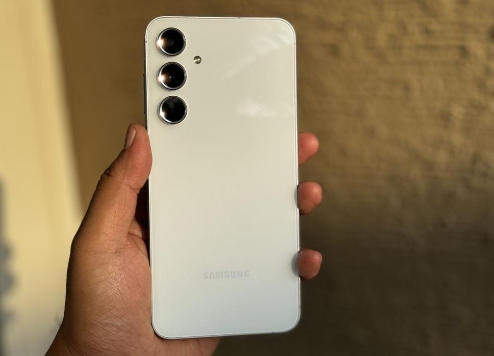 Samsung A55 срочно сотилади