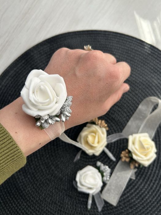 Сватбени бутониери.