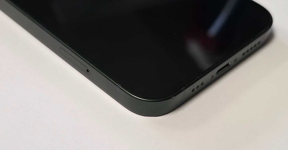 Iphone 13 128GB battery health 77%