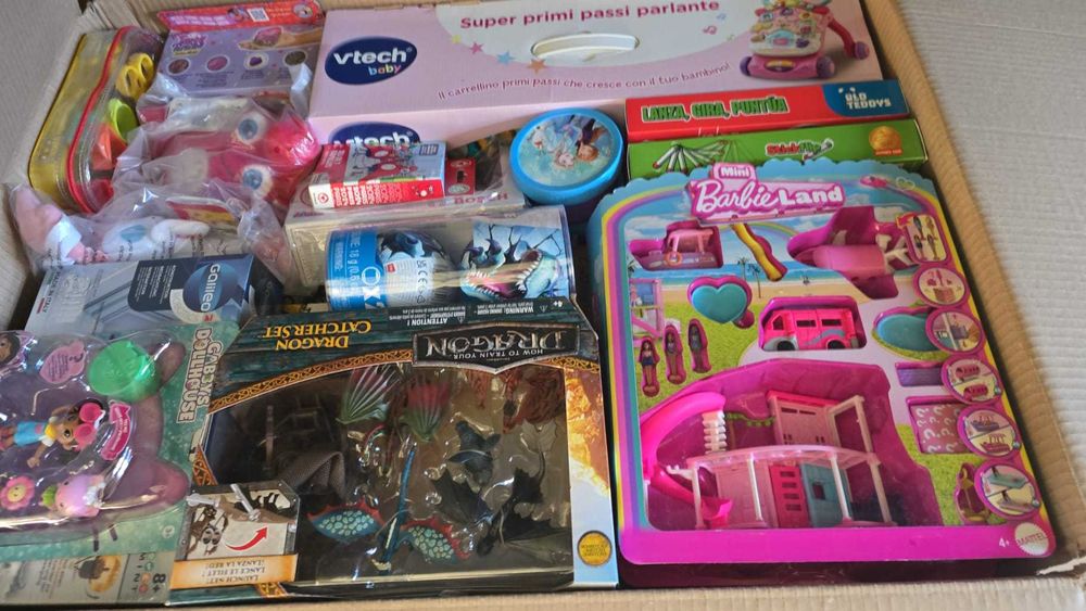 Paleti si cutii cu jucarii noi de la Amazon