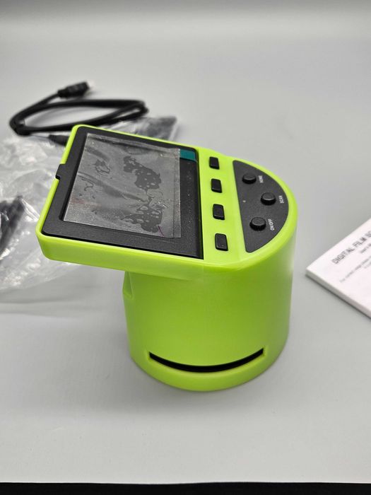 Дигитален скенер за негативи и диапозитиви 22MP със 3.5" LCD дисплей!