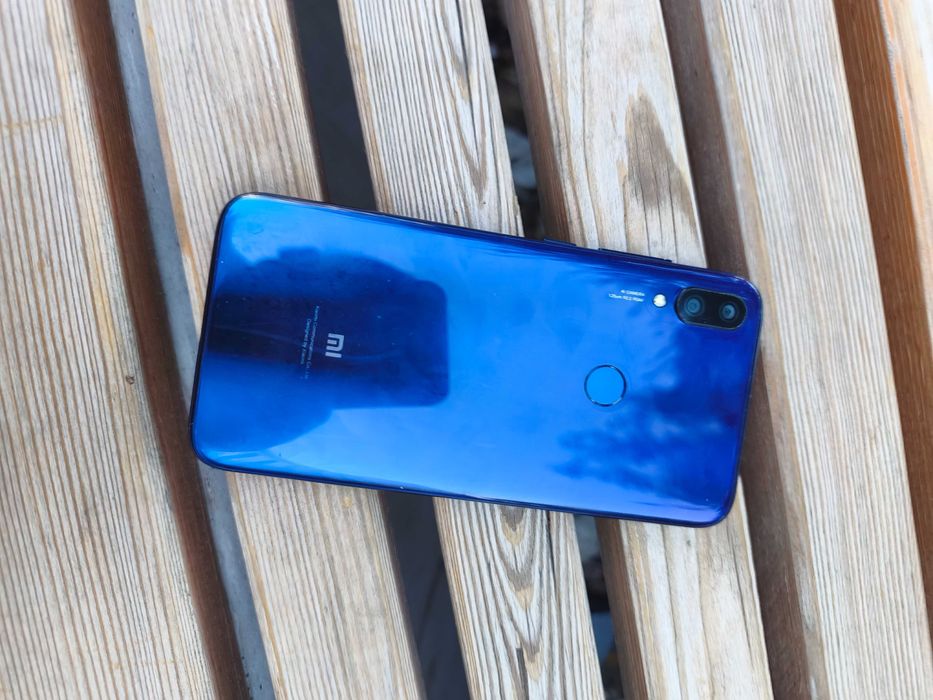 Телефон Mi Play 4.64 gb можно на запчасти