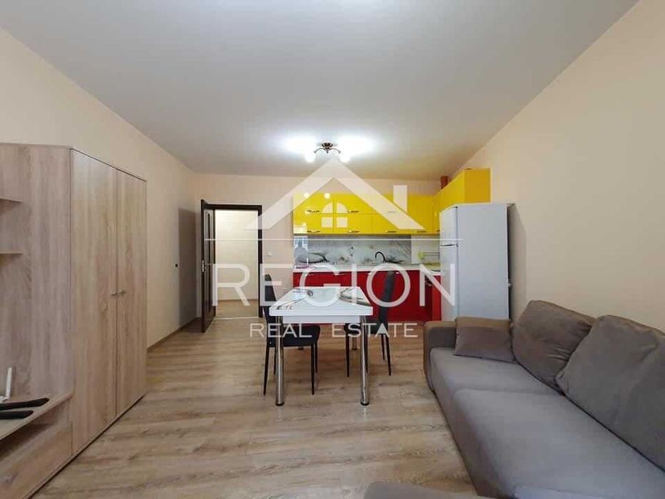 Дава се под наем Двустаен апартамент в Варна, Цветен квартал - 60 кв.м за 561 € - Снимка #1