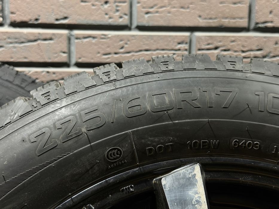 Продам зимние шины с дисками 225/60 R17