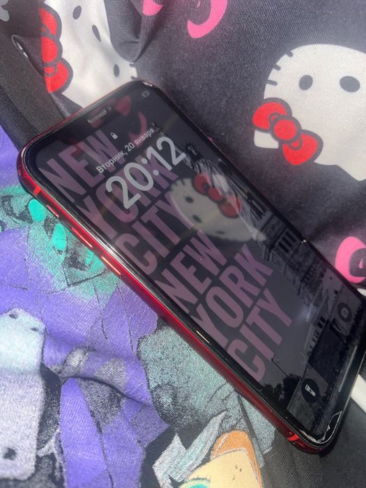 продам красный айфон xr