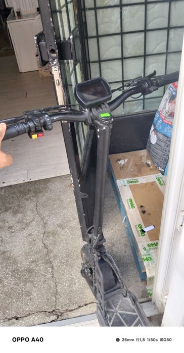 Vând trotineta electrica Hugo aproape noua