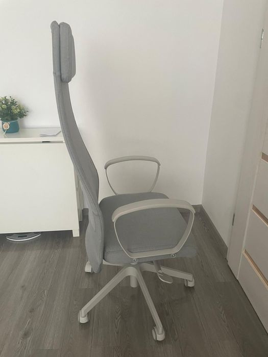 spălător franke  scaun birou  adidasi