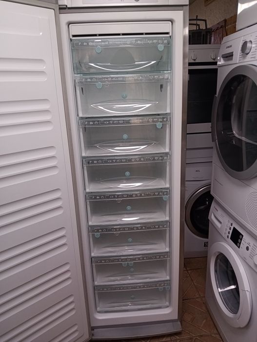 Огромен иноксов фризер Миеле Miele no Frost A+++ 2 години гаранция!