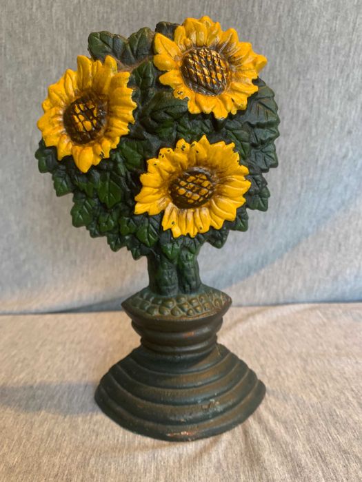 чугунена стоперка за врата с цвят на слънчоглед