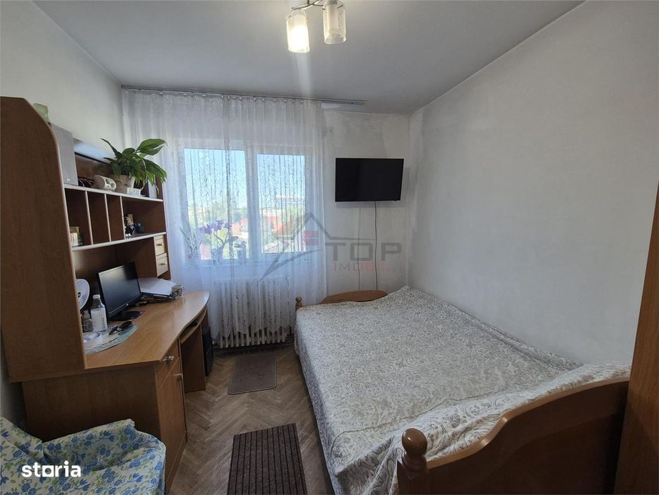 Vanzare apartament 2 camere decomandat- circular - Podul de Piatra