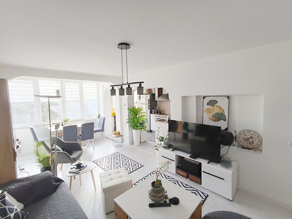 СОБСТВЕНИК продава 3 -стаен, тухлен апартамент кв. Чайка