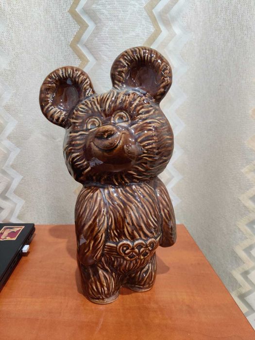 Продам фарфоровые статуэтки