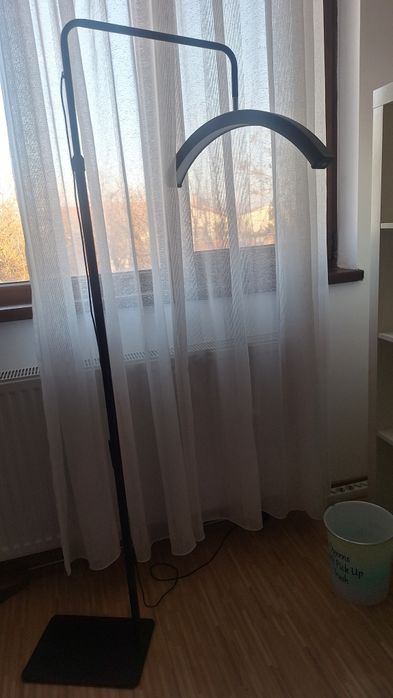 Lampă moderna, cu telecomanda,potrivita pentru aplicare gene/tratament