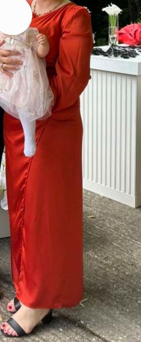 Дамска рокля с плисирана талия