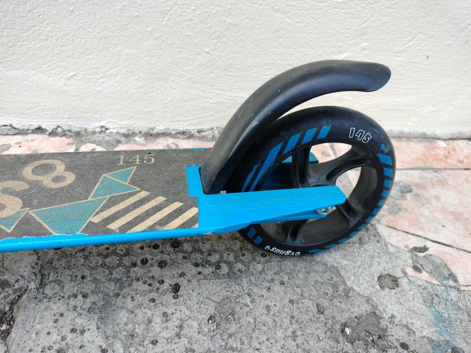 Vănt trotinetă cadru aluminiu cu roți turnate în stare foarte bună