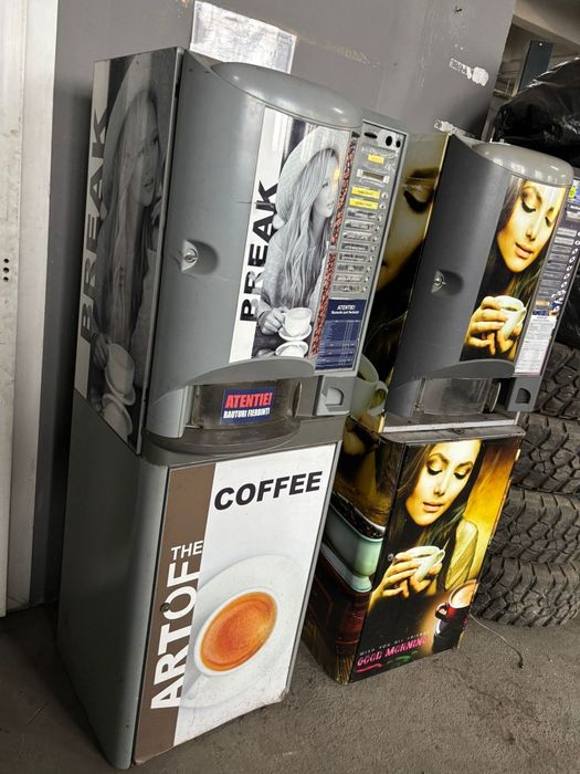 2 aparate automate de cafea