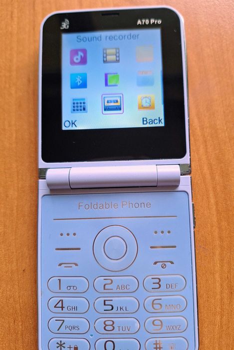 Сгъваем телефон само за 20 евро