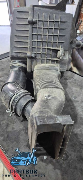 Кутия въздушен филтър с въздухооводи  Seat Ibiza 1.2 бензин 77 Kw