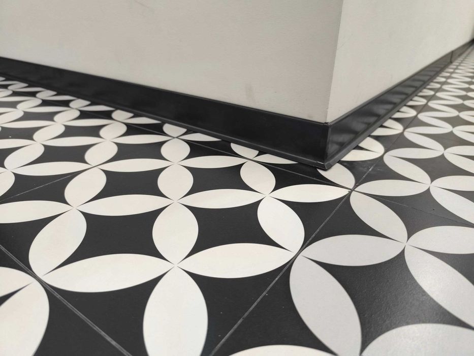 Алюмин Плинтус va Plintus MDF, dyuropolimer, Plastik, Polyuretan