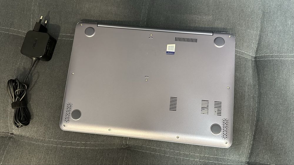 Ноутбук ASUS Core i3