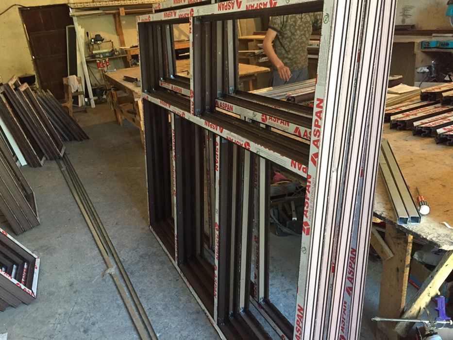 Пластиковые окна двери витражи.