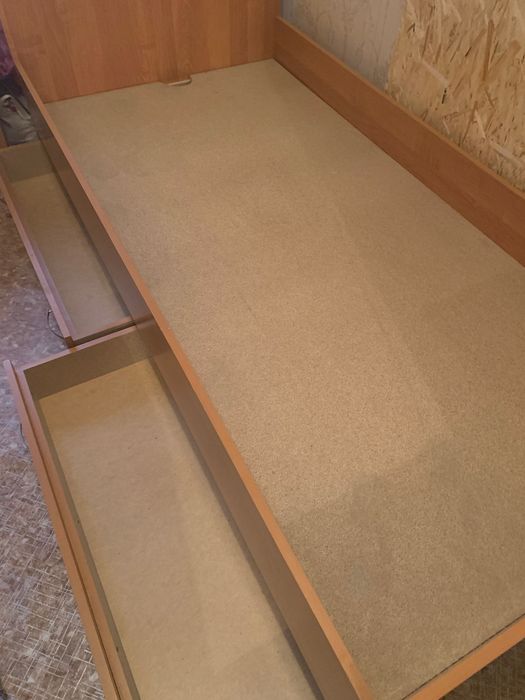 Кровать с матрасом