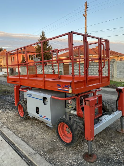 Вишка Ножична SkyJack 6826RT  10 метрова регистирана !!