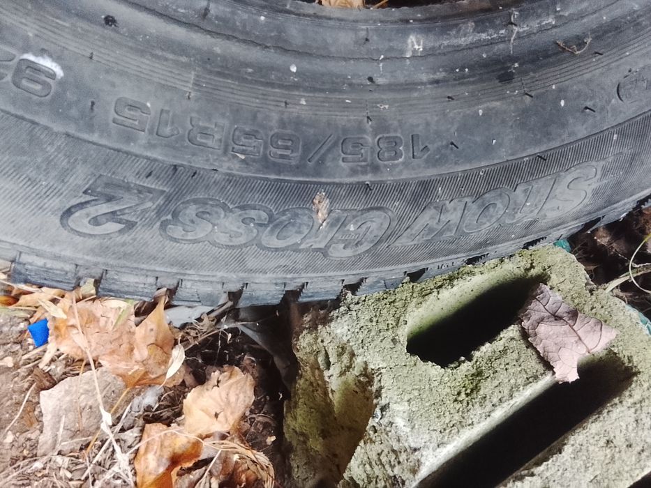 Продам зимние шины 185/65R15