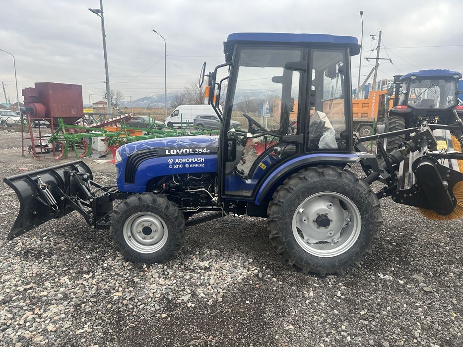 Трактор уборка снега щеткой