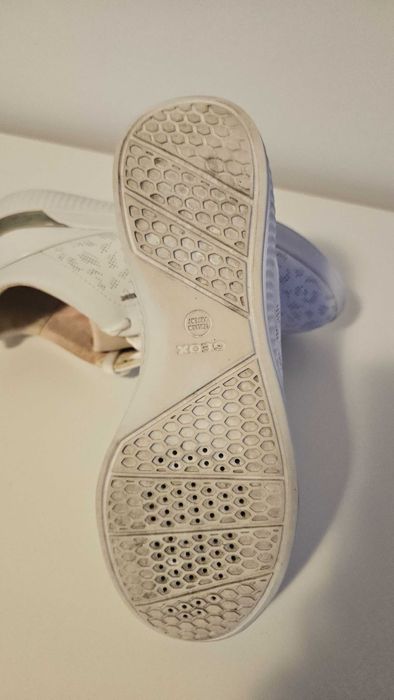 Geox albi, marimea 37 EU, 7 US, 4UK