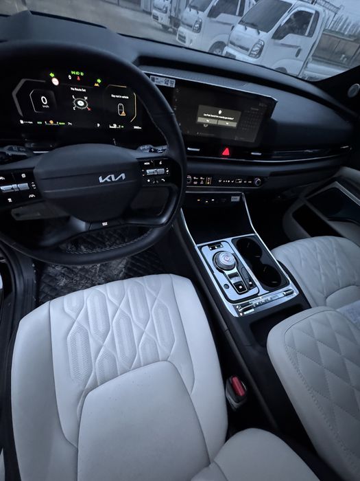 Kia Carnival Hi Limousine 2025 Hybrid