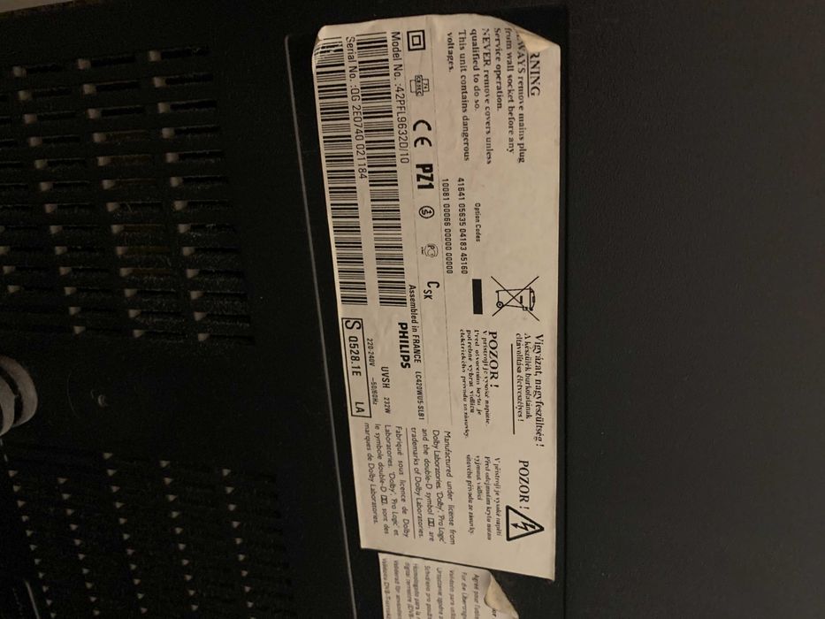 Плоский телевизор Philips Cineos Ambilight 107 см диагональ