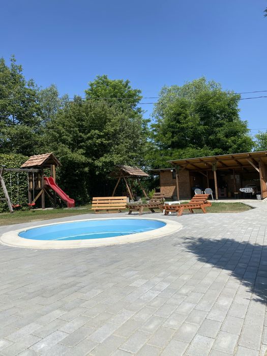 Inchiriez cabana / Cabana Robert Valea Avrigului cu CIUBAR